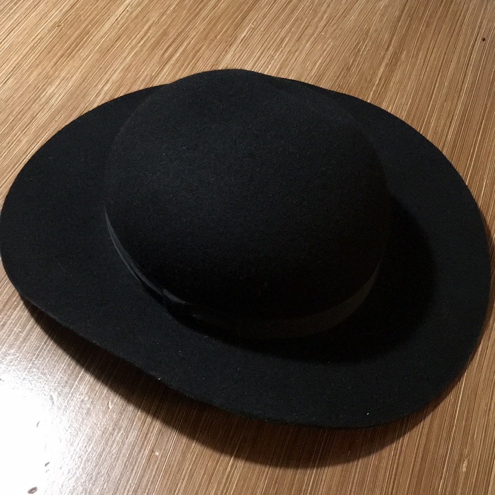 Black dressy hat with small side bow